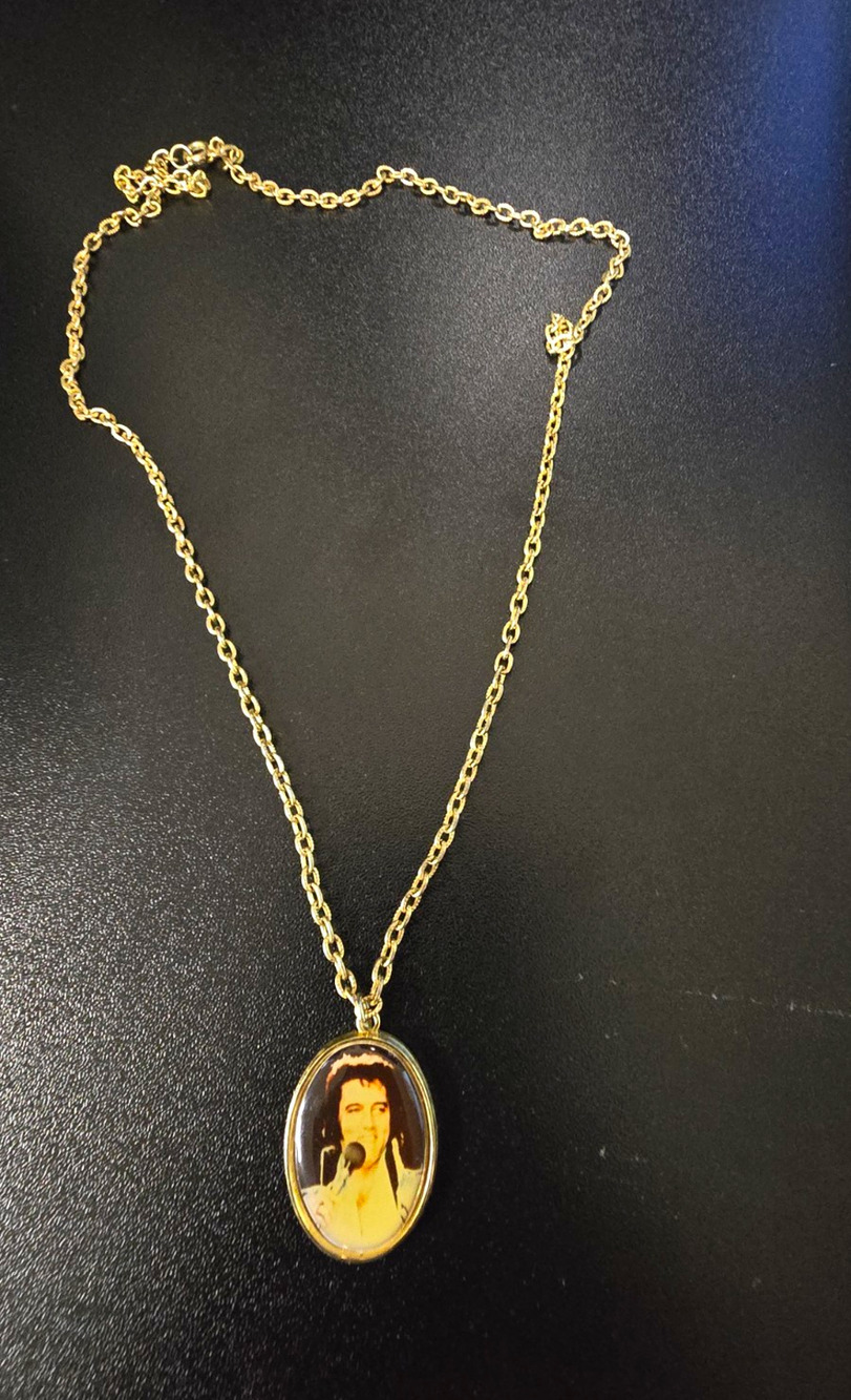 Vintage 1977 Elvis Presley Photo Pendant Necklace Gold Tone Boxcar Enterprises